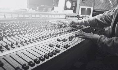 The Alchemy of Sound: The Crucial Role of Mastering in Today's Digital Music Ecosystem