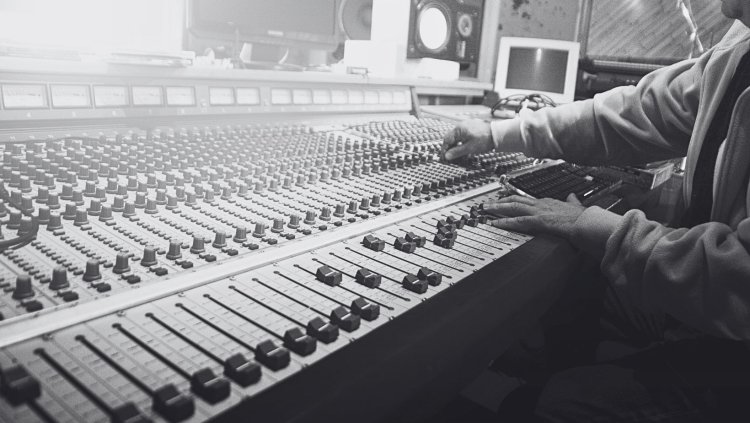 The Alchemy of Sound: The Crucial Role of Mastering in Today's Digital Music Ecosystem